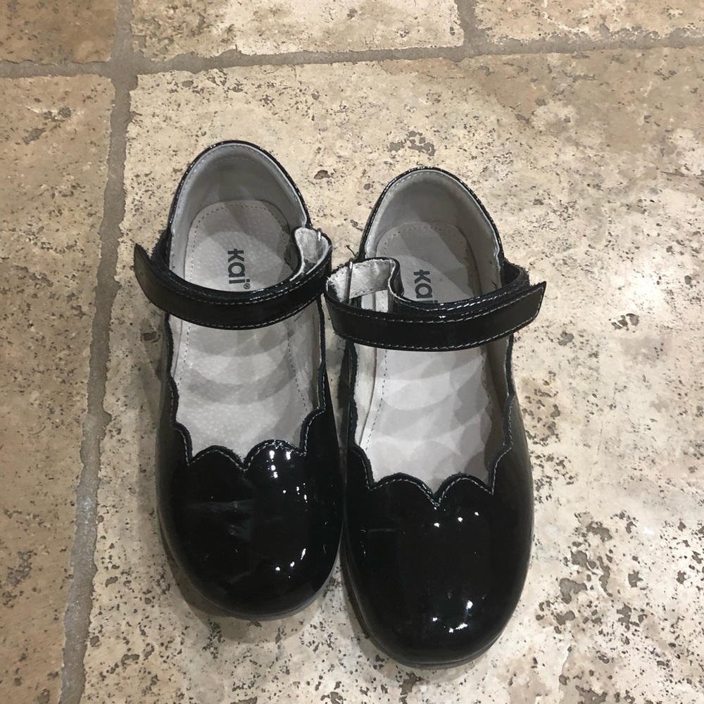 Patent leather Mary Jane dress  shoes